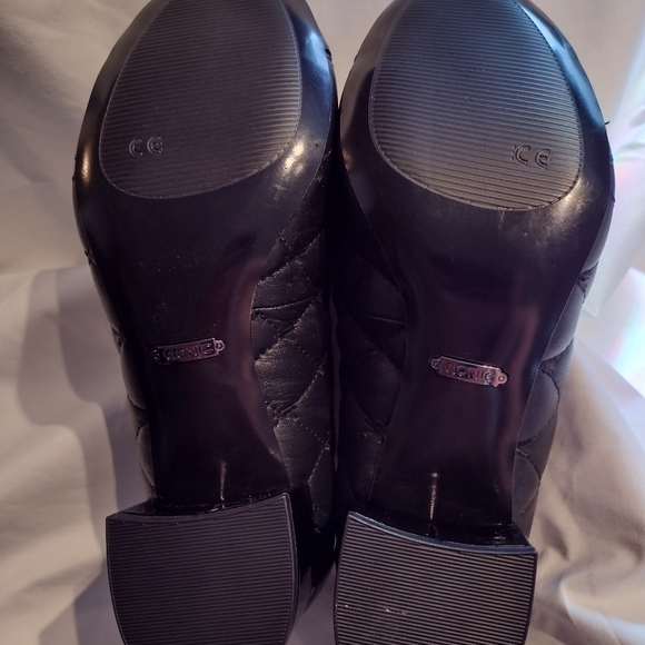 Vionic Black Heels Size 7 - Picture 4 of 5